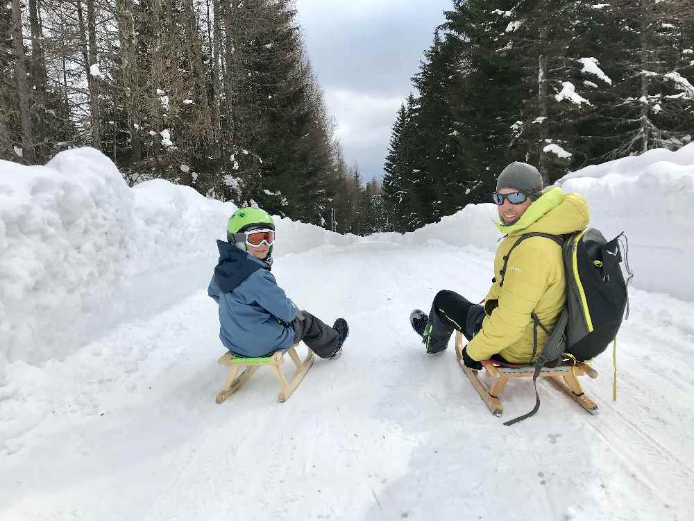 Skiurlaub mit Kindern Kärnten - und rodeln auf den kilometerlangen Rodelbahnen