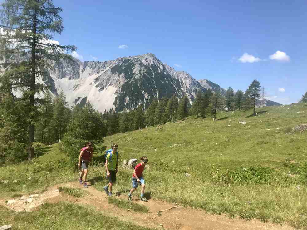 Karawanken wandern: So toll ist die Bergkulisse rund um die Matschacher Alm 