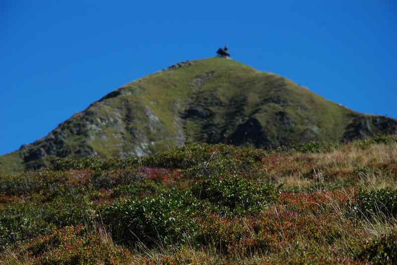 Die Kellerjochkapelle in den Tuxer Alpen, oberhalb der Kellerjochhütte