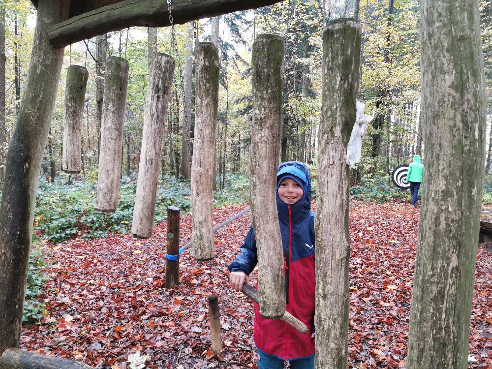 Unsere erste Station am Keltenbaumweg: Die Erlebnisinsel mit dem Klangspiel