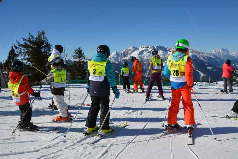 Ab wann können KINDER SKIFAHREN LERNEN: Größere Gruppen sind billiger - dafür lernt man weniger