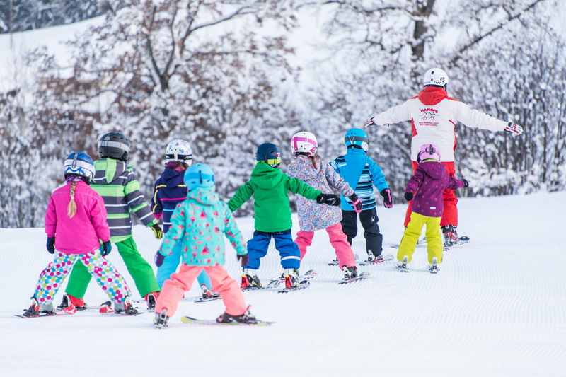 Skifahren mit Kindern im Kinderskikurs  - so lernen Kinder gerne skifahren