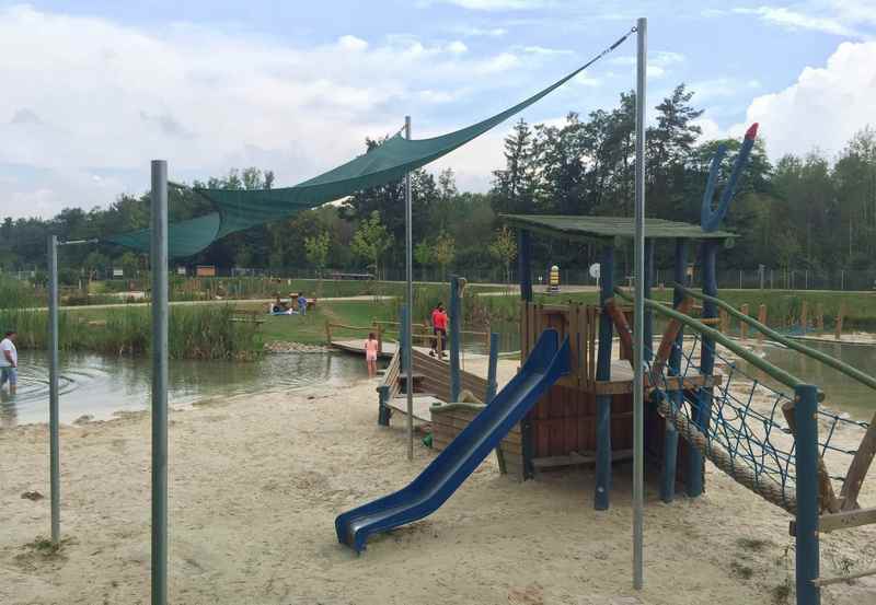 Erlebnispark Wasser Fisch Natur - mit Sandspielplatz und Spielgeräten