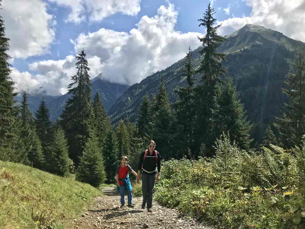 Schnell gewinnen wir an Höhenmetern und damit wird das Panorama immer besser