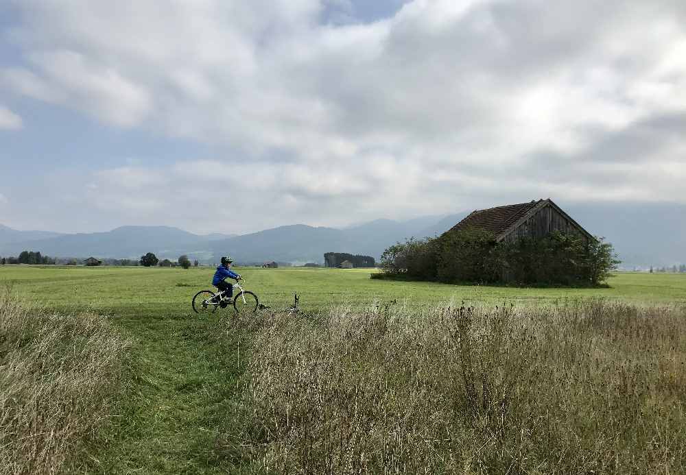 Kochelsee Radfahren: Wir radeln zurück, in Richtung Benediktbeuern 