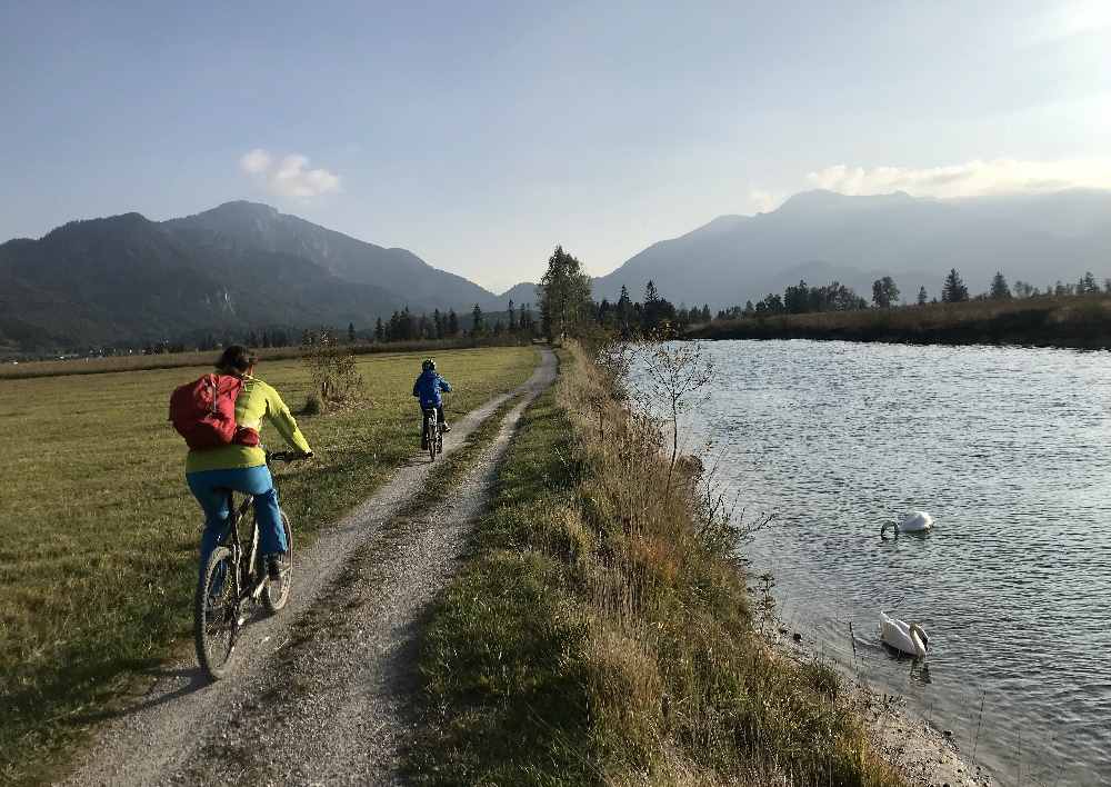 Berge und See – Familienurlaub Deutschland am Kochelsee