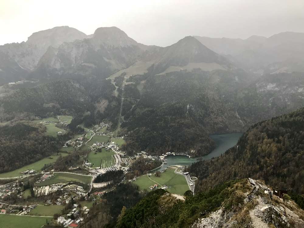 Über den Berchtesgadener Alpen rund um den Königssee regnet es bereits 