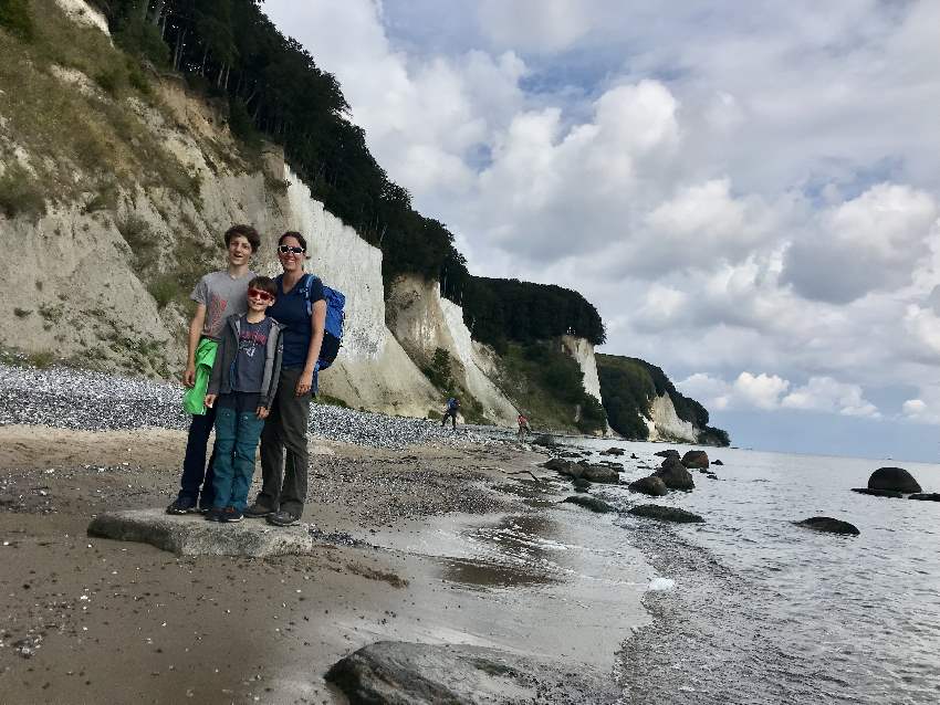 Kreidefelsen Rügen Strandweg - beim Kieler Bach kannst du am Strand bei den Kreidefelsen wandern