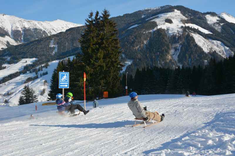 Vom Kreuzboden in Rauris rodeln auf der Schlittenbahn mit Lift in Salzburg