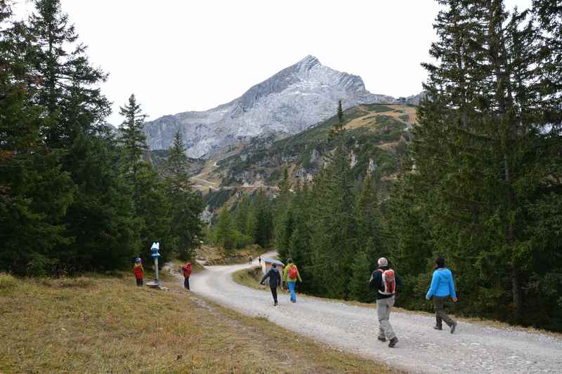 Vom Kreuzeckhaus wandern mit Kindern zum Osterfeldkopf 