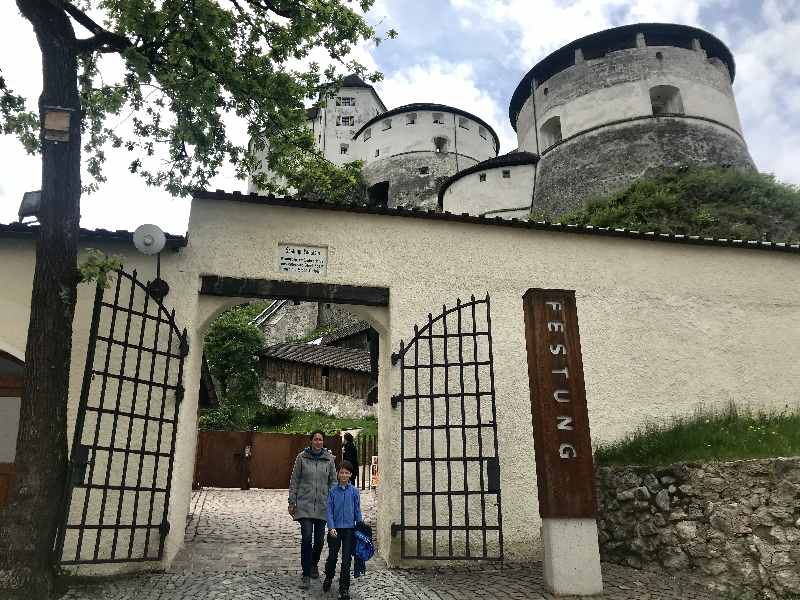 Ein Traum für Kinder: Die große Festung Kufstein mit Geheimgang und großen Türmen, die man besteigen kann!