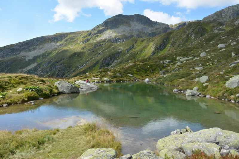 Der schöne Bergsee Lag Serein in Disentis 