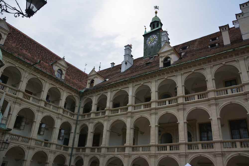 Das ist die wunderschöne Kulisse des Landhauses in Graz