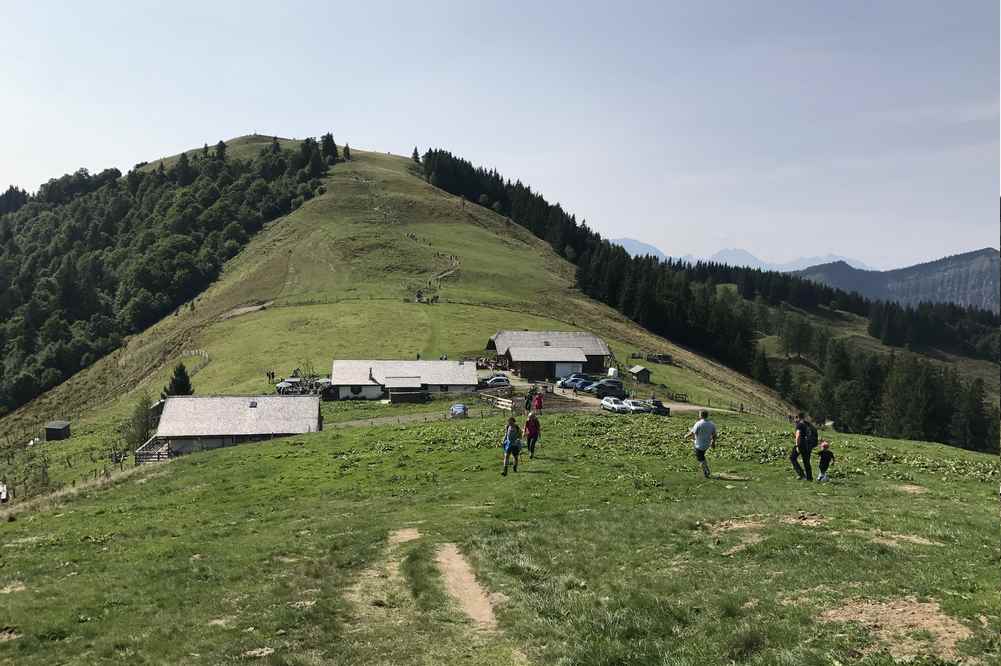 Der Blick auf die Loibersbacher Höhe, wo man mit Kindern Kindern noch wandern könnte