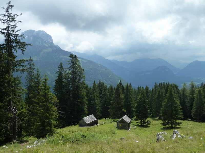 In Altaussee wandern: Links der Loser und in der Mitte unten der Altausseer See