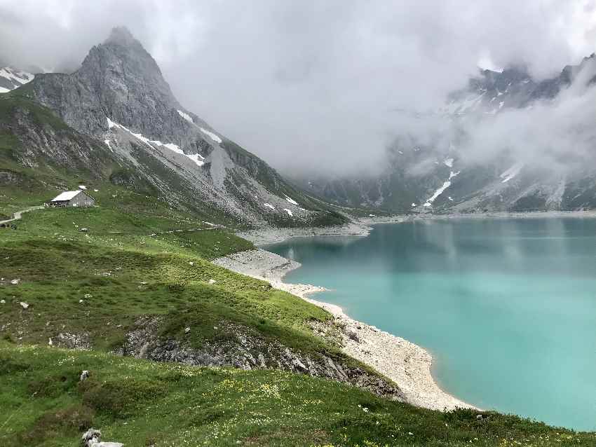 Wandern mit Kinderwagen Vorarlberg: Der Lünersee Rundweg bei der Alpe Lünersee