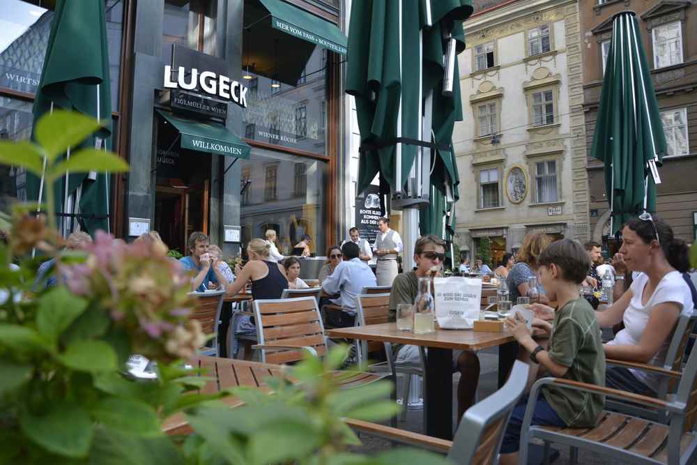 Im Freien im Lugeck in Wien essen mit Kindern