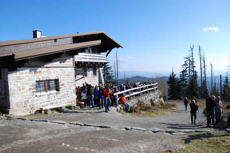 Zum Lusenschutzhaus am Lusen wandern - viel los