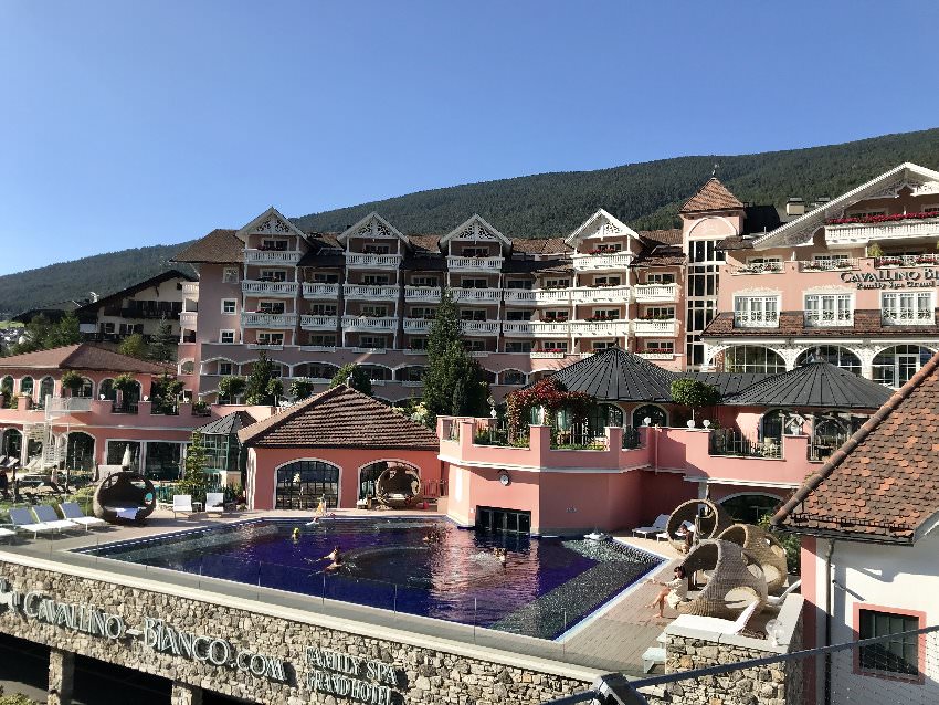 Luxus Familienhotel Südtirol - Das Cavallino Bianco in Gröden