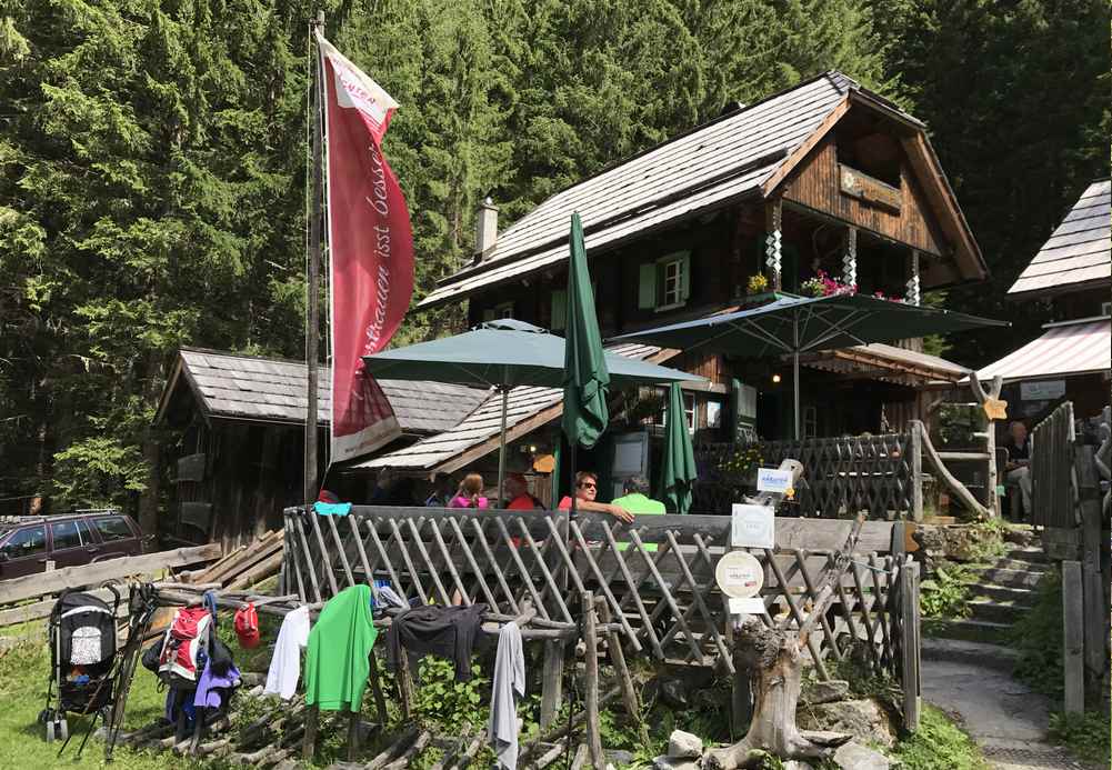 Die Schwussnerhütte ist auf unserer Rundwanderung durch das Seebachtal der "Umkehrpunkt" beim Wandern mit Kindern