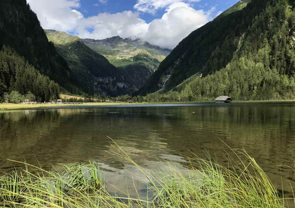 Einer der schönsten Plätze in Mallnitz: Der Stappitzer See im Nationalpark Hohe Tauern