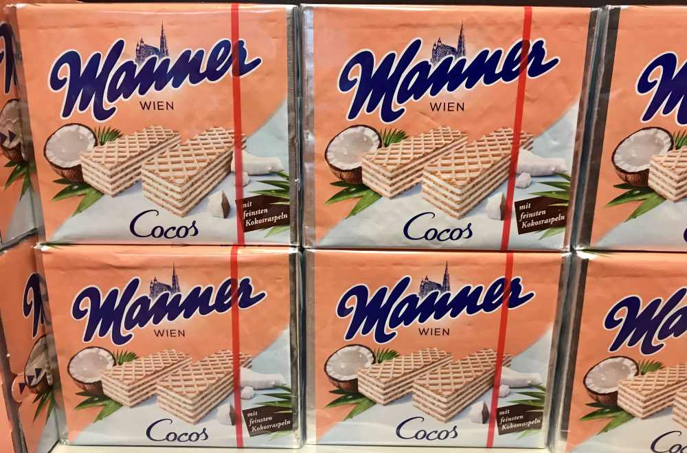 Die Mannerschnitte mit dem Stephansdom auf der Verpackung gibt es auch  in der Geschmacksvariante Kokos - gefunden im Manner Werksverkauf 