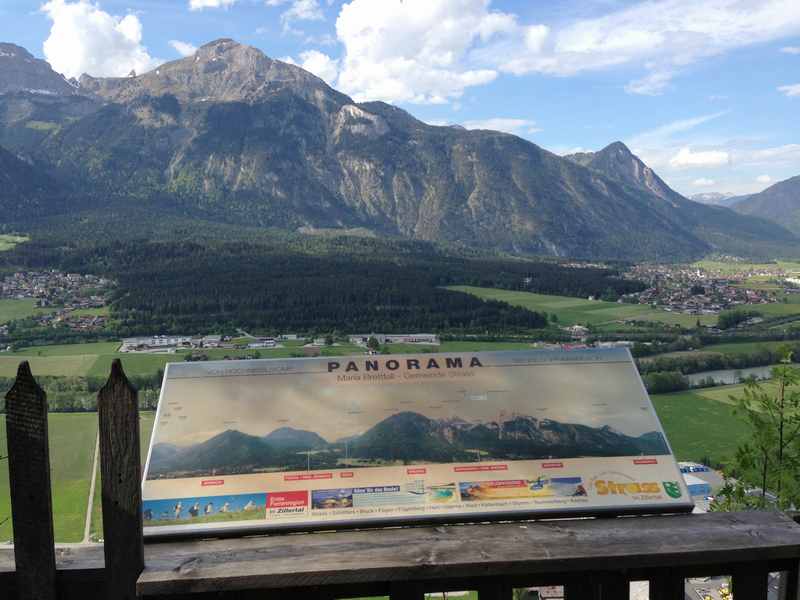 Ausblick auf das Inntal bei der Maria Brettfall Wanderung mit Kinderwagen