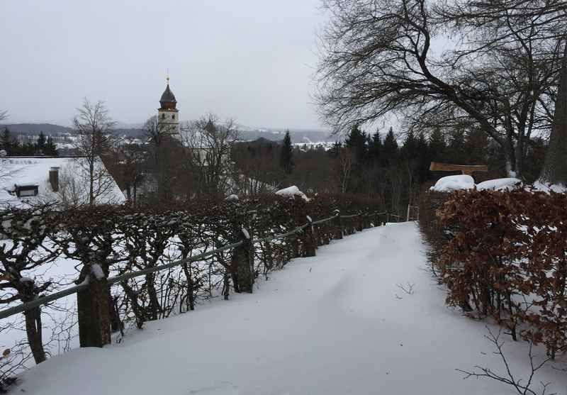 Rodeln Chiemsee: Vom Kloster Maria Eck rodeln in den Ort Bergen am Chiemsee zur Hochfellnseilbahn 