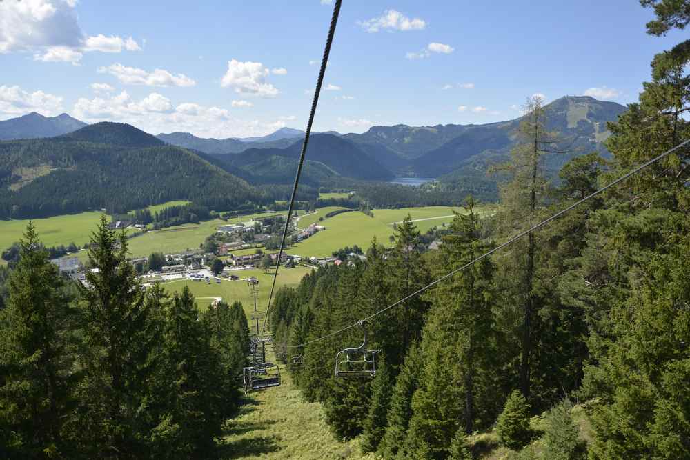 Diese Aussicht haben wir bei der Auffahrt auf die Berge - hinten auch der Erlaufsee