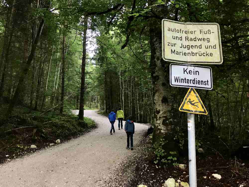 Das ist die Forststrasse direkt zum Schloss Neuschwanstein und der Marienbrücke