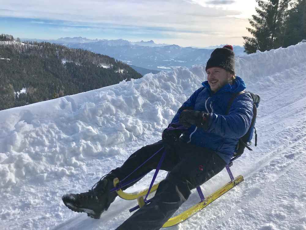 So gefällt dem Peter der Winter auf der Millstätter Alm - und uns auch! 