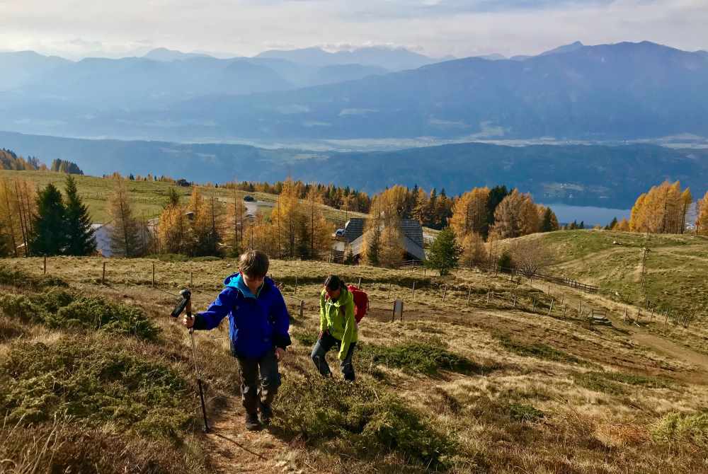 Auf der Millstätter Alpe wandern wir mit Kindern oberhalb der Lammersdorfer Hütte