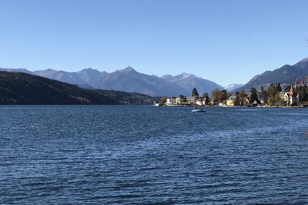 Unten am Millstätter See scheint die Sonne im Süden - Urlaub schon bei der Anreise nach Kärnten.