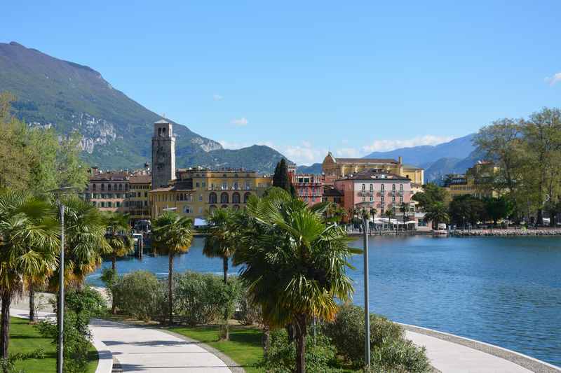 Familienurlaub am Gardasee: Ab Riva mountainbiken mit Kindern auf der alten  Ponalestrasse