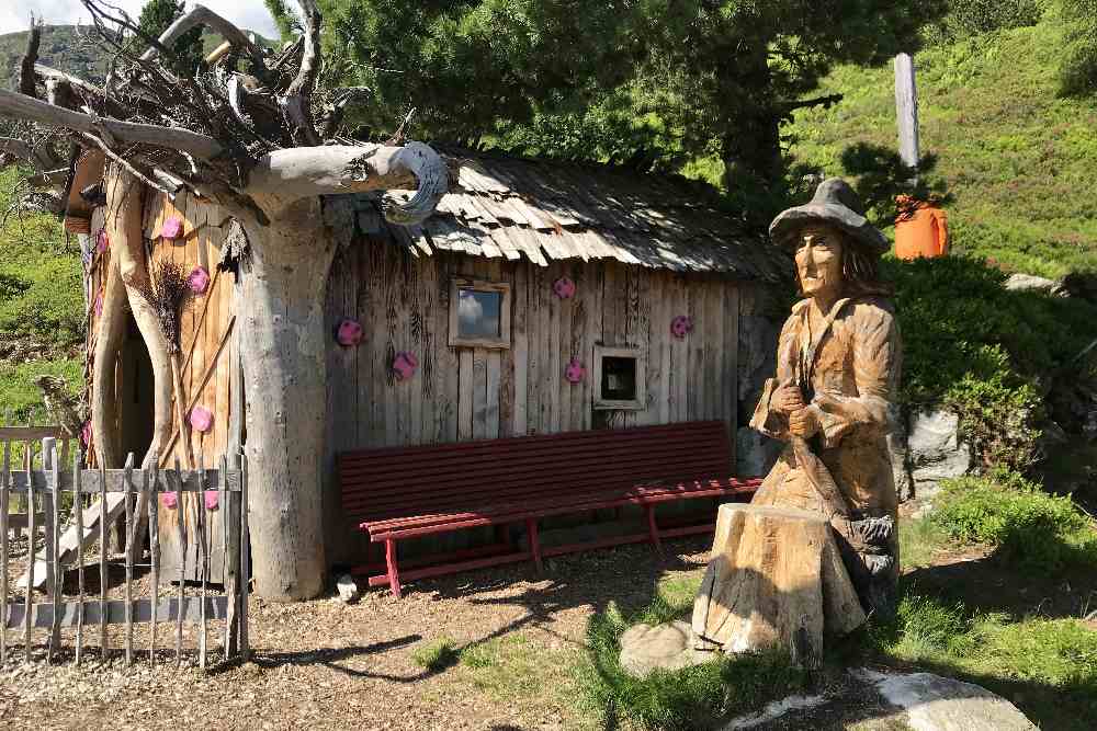 Belohnung für die Kinder: Nach der Wanderung zum Murmelland mit Spielplatz, Streichelzoo und Gasthaus mit guter Küche!