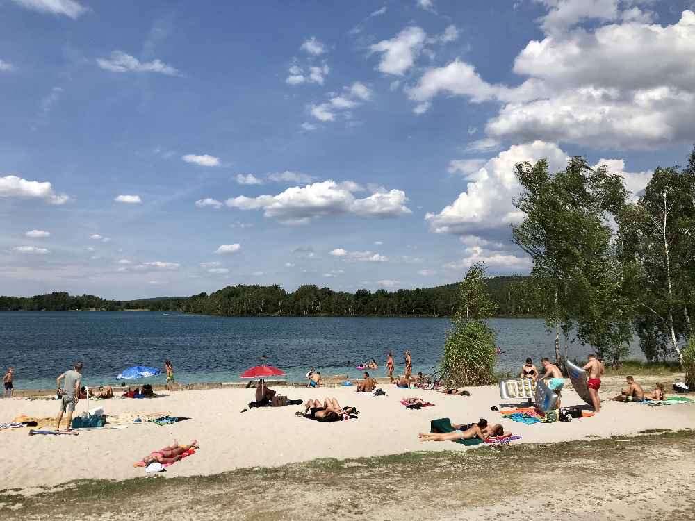 Am Sandstrand beim Murner See baden