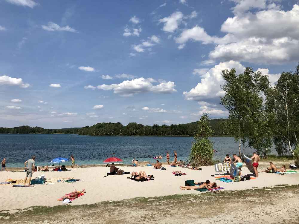 Der Murner See in der Oberpfalz - ein Badestrand für den Familienurlaub in Bayern