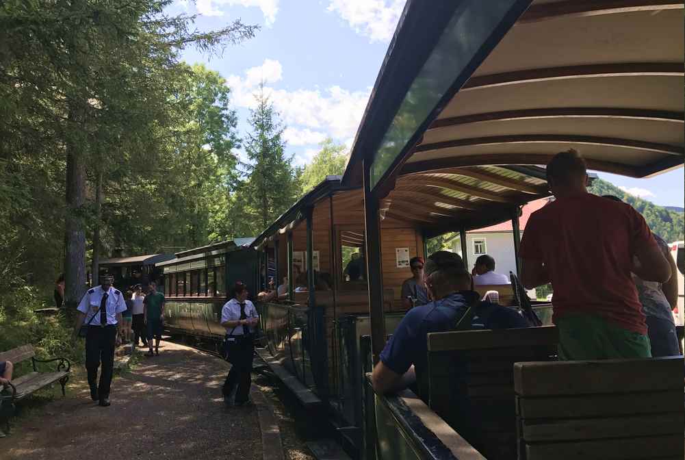 Mit der Museumstram dampfen wir hinauf zum Mariazeller Ausflugsziel: Dem Erlaufsee