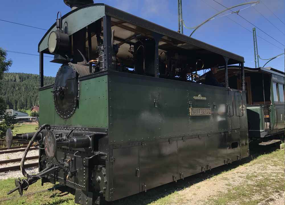 Dieser viereckige Kasten ist die Lokomotive der Museumstramway in Mariazell