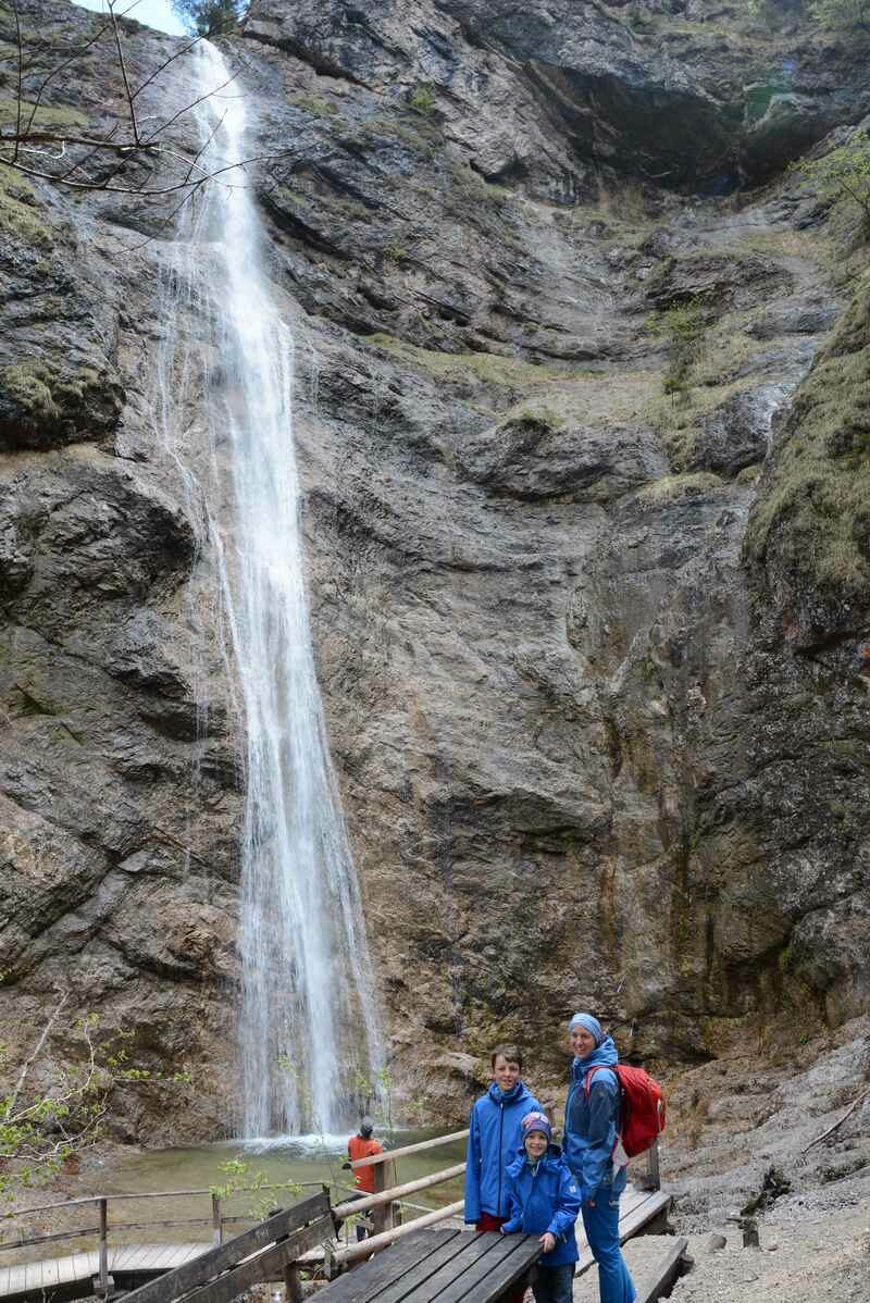  Unser Wanderziel im Salzkammergut: Am Attersee zum Nixenfall wandern mit Kindern  