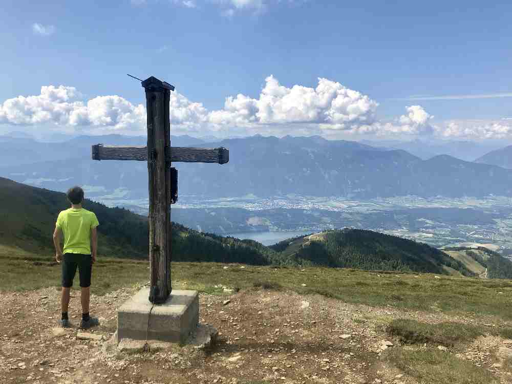 Vom Gipfel des Hochpalfennock siehst du auf der andern Seite hinunter ins Drautal