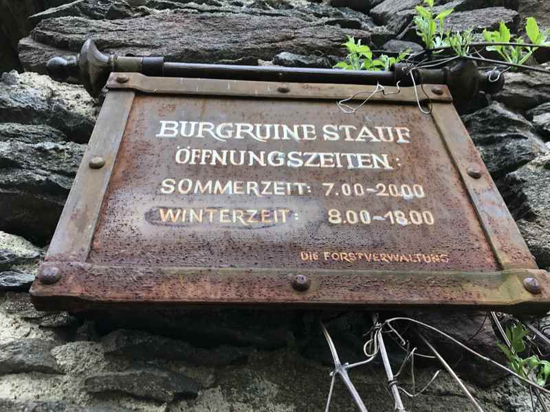 Bitte die Öffnungszeiten der Ruine Stauf beachten - es gibt ein Zeitschloß an der Türe