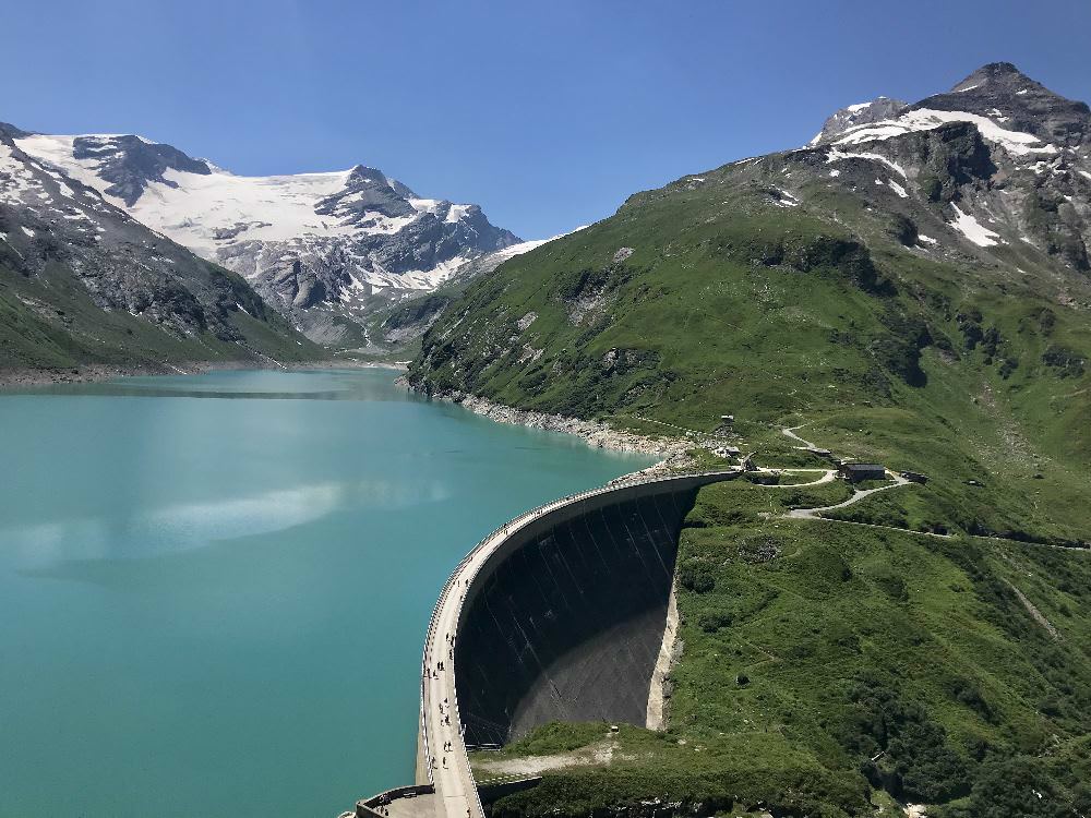 An den Kaprun Stauseen kannst du eine Kinderwagen Wanderung im Salzburger Land machen