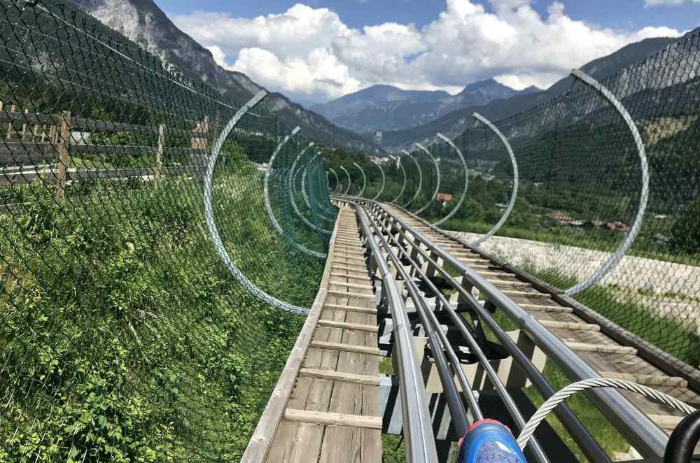 ... und danach hinein in die Sommerrodelbahn, eine der Längsten der Alpen!