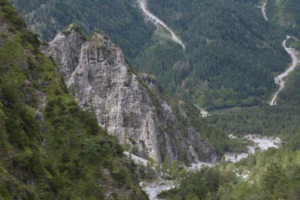 Gesäuse Wandern mit Kindern: Schöner Ausblick unterwegs auf die Berge 