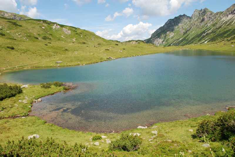 Am Oberhüttensee in Österreich wandern mit Kindern