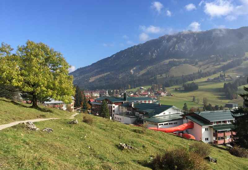 So hätten wir uns das Wandern mit Kindern in Oberjoch vorgestellt - am Ende der Familienwanderung im Allgäu scheint die Sonne endlich