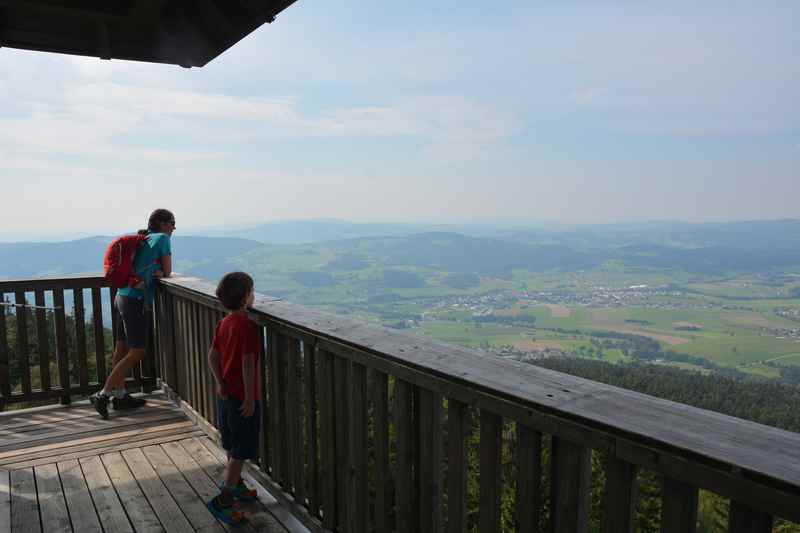 In Oberösterreich wandern mit Kindern - auf den Aussichtsturm steigen