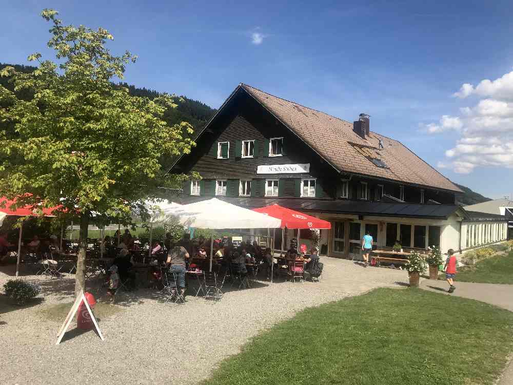 Direkt neben dem Spielplatz und der Sommerrodelbahn sind die Hündle Stuben zum Einkehren