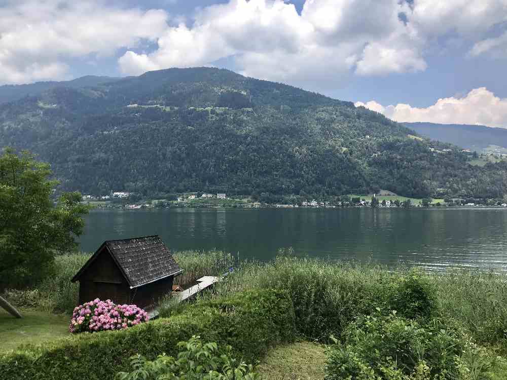 Diesen Blick geniessen wir auf unserer Radtour am Ossiacher See mit Kindern besonders 